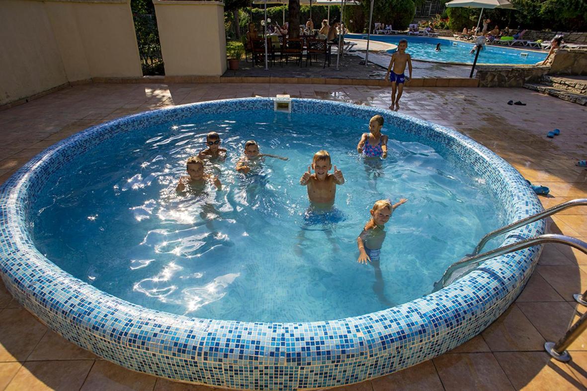 Hotel Naslada Balchik Exterior photo